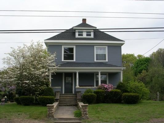 AFTER - Amazing how vinyl siding can transform a house.