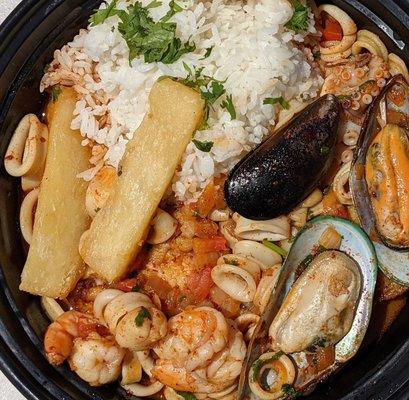 Pescado a Lo Macho: Rock fish fillet, topped with sea food (shrimp, calamari, mussels, octopus) with rice and Yucca fries.