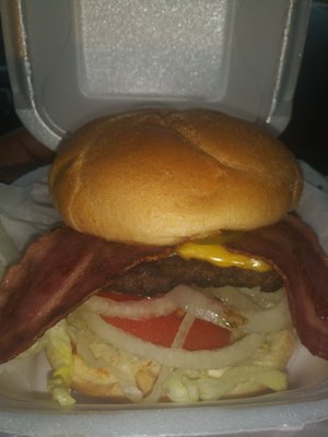 Bacon cheeseburger with turkey bacon, they DO NOT cook pork here!