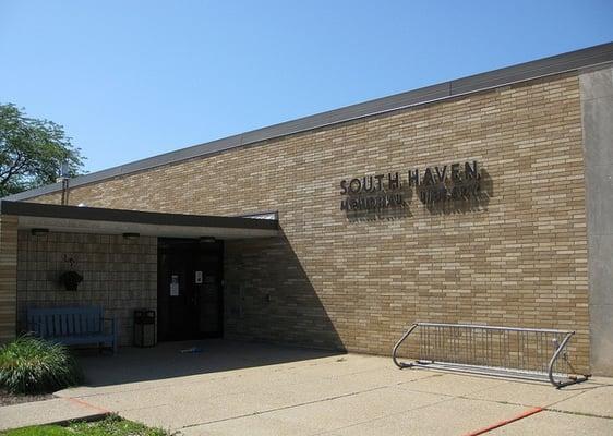 South Haven Memorial Library entrance on Broadway St.