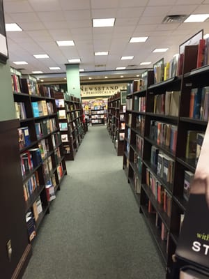 Bellingham Barnes & Noble -- Stallbrook Marketplace : 270 Hartford Avenue / Route 126, Bellingham             Interior