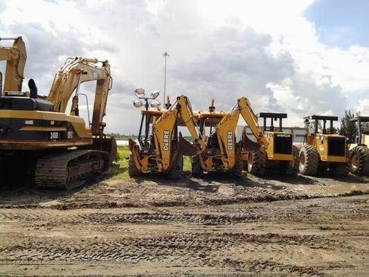 Backhoes John Deere , large excavators you can find a large variety of used equipment, ready to work or export