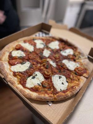 18" Margherita Pie