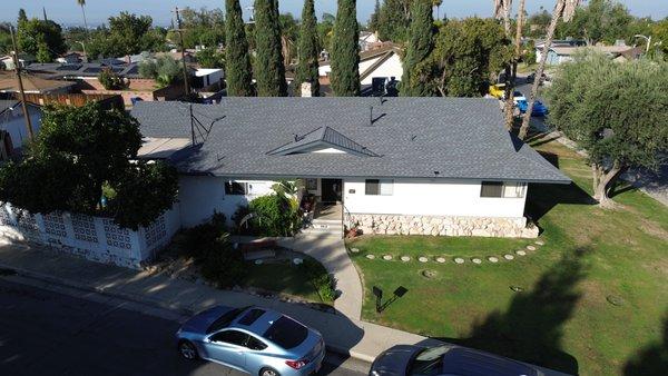 Completed roof with GAF Timberline HDZ shingles in Stone Grey.