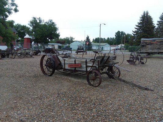 Manure spreader.