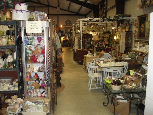 12,000+ sq. ft.  and 70+ booths.  Antiques, vintage and collectibles. No crafts or new.