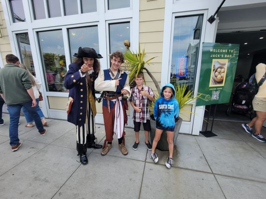 These guys are fantastic (LaRoy and Rat Timothy) the ride was fun and my kids really enjoyed it!