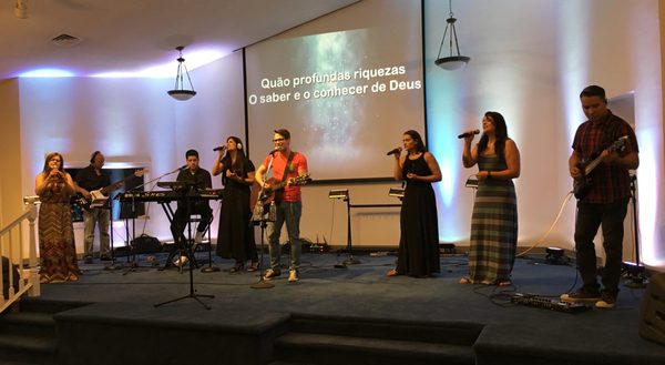 Encontro aos Domingos com música, reflexāo e amizade, mas com distância social, máscara e todo o cuidado!