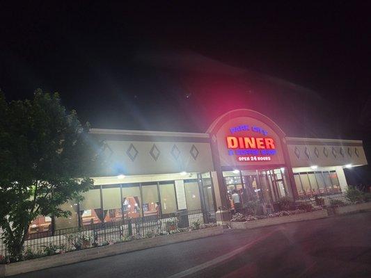 Typical grubby diner, if you have lived in NYC or jersey you KNOW what I'm talking about