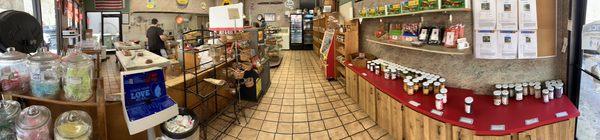 Pano shot from door to the inside