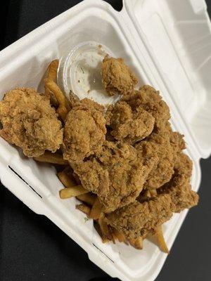 Chickun basket with fries and vegan ranch