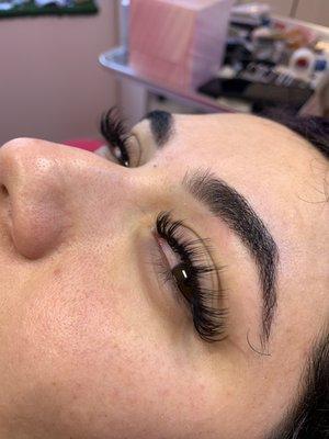 Wispy Volume set with long spikes replicating a lash strip look!