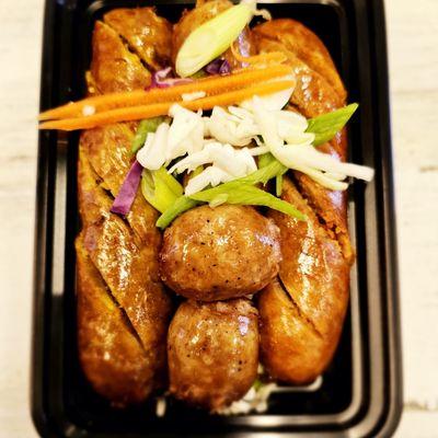 Sausage combo(made with pork).
(Garlice sausage, Red curry sausage, Herb sausge)
Gluten Free.