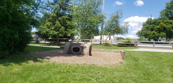 Kids play tunnel