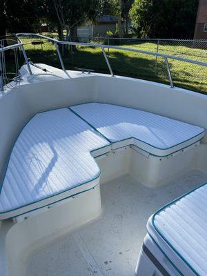 Forward boat seat, cushions recover