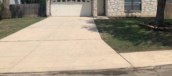 Clean driveway gives beautiful curb appeal!