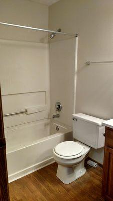 Bathroom with the grab bar in tub for looks Only! If used it came out of place.