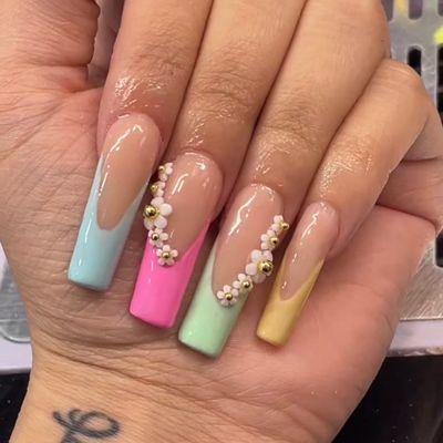 Full set Xl Acrylic Nails W/Freestyle Designs