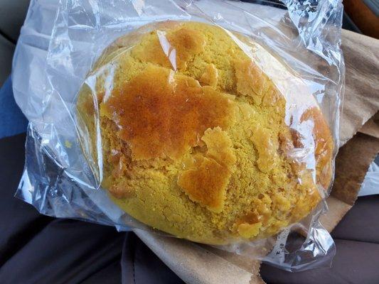 Pineapple coconut bun