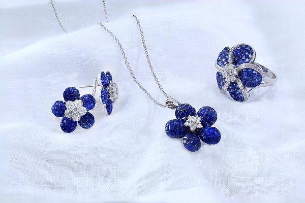 Sapphire and diamond "Flowers" collection