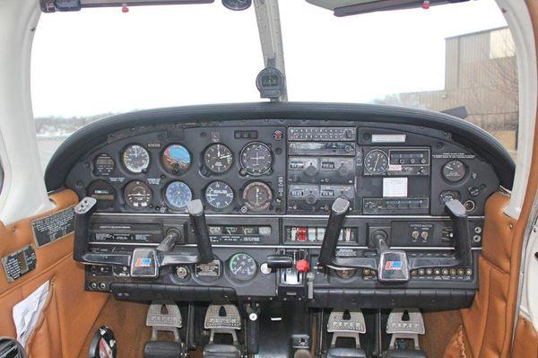 Piper Warrior II trainer standard instrument panel