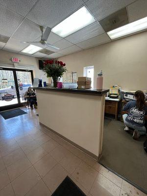 Tuffy Tire & Auto Service Center - East Mooresville - Counter