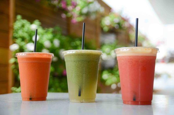 100% NATURAL JUICES , MILK SHAKES ,LICUADOS. VAMPIROS,JUGO VERDE ETC.