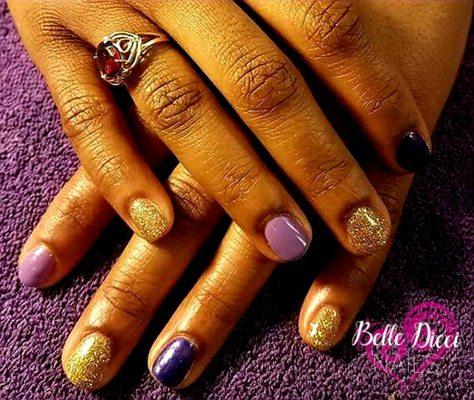 Alternating nail colors