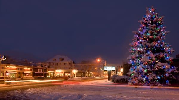 Upper Union Street during the winter holiday season.