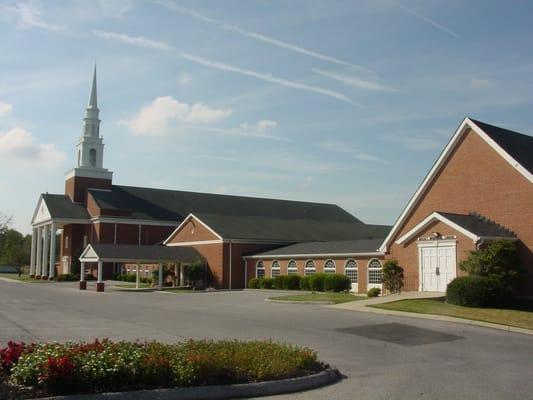 Elementary School building (grades K3-6 classrooms, cafeteria, gym, library, chapel, auditorium, business office)