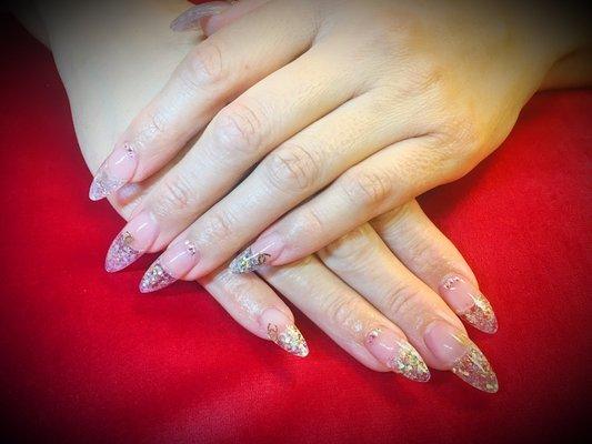 Freestyle set with Chanel logo charms encapsulated in glitter tips