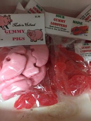 Piggies and lobstah gummies.