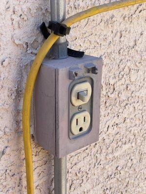 Exterior outlet missing cover. future problem due to rain.