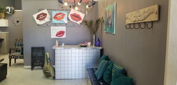 A La Mode Hair & Nail Salon