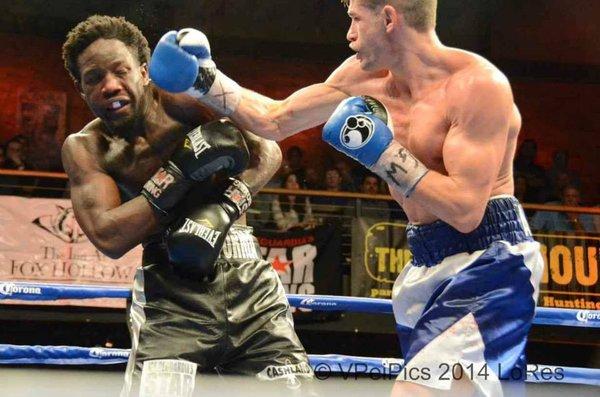 Star Boxiing's Chris Algieri wins at the Paramount