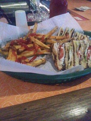 Seasoned fries w/ BLT club