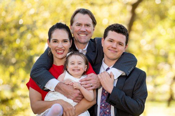 Family portrait in Audubon Park by The Red M Studio