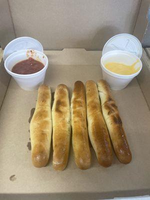 Our bread sticks with choice of Mariana or Cheese sauce.