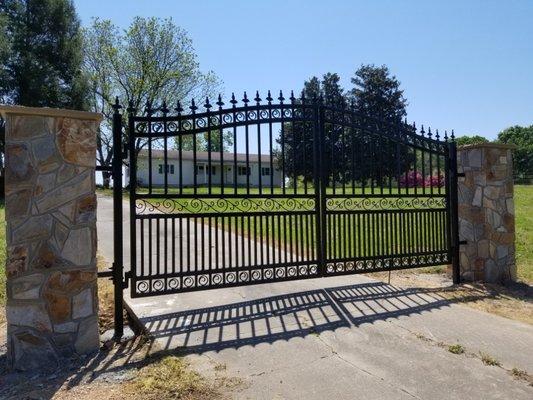 Metal costume gate