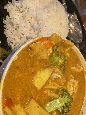 Yellow pineapple curry with fish