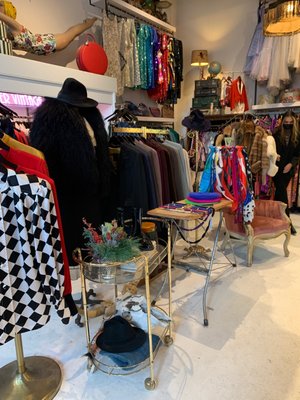 Amazing selection of curated vintage pieces !! Loveee