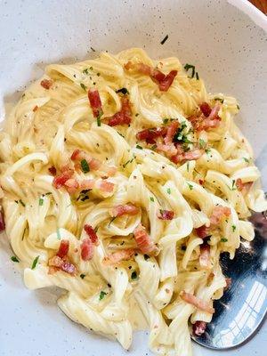 Varga Melli pasta w abruzzese cream sauce con pancetta-