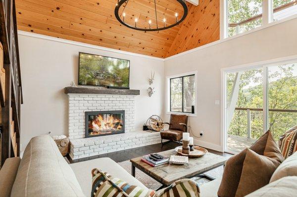 simple rustic living room, crestline