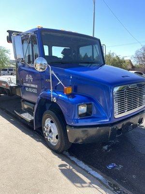 Tow truck ready to work