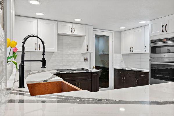 Cambria Bentley Quartz & White and Espresso Shaker cabinets.