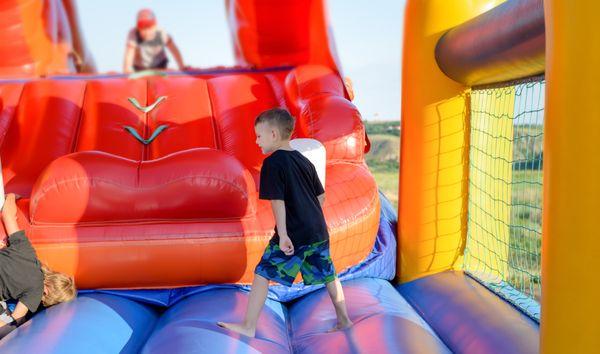 BOUNCE HOUSE PARTY