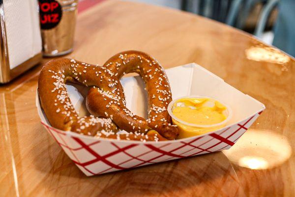 Super Pretzel w/ honey mustard