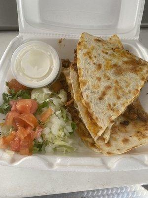 Quesadilla supreme. (Meat, cheese, lettuce, tomato, onions, cilantro, sour cream).