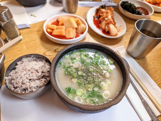 Sul Rung Tang with Radish and Kimchi Banchan