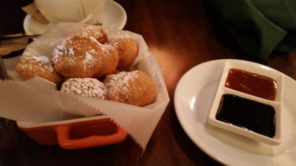 Zeppole dessert